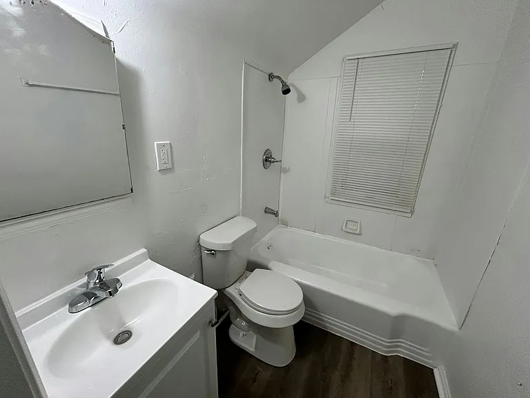 18095 Goulburn Ave #B — Photo 8