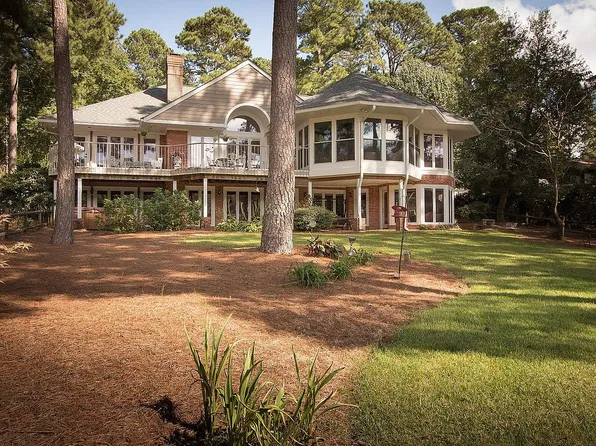 118 Pine Ridge Dr, Whispering Pines, NC 28327