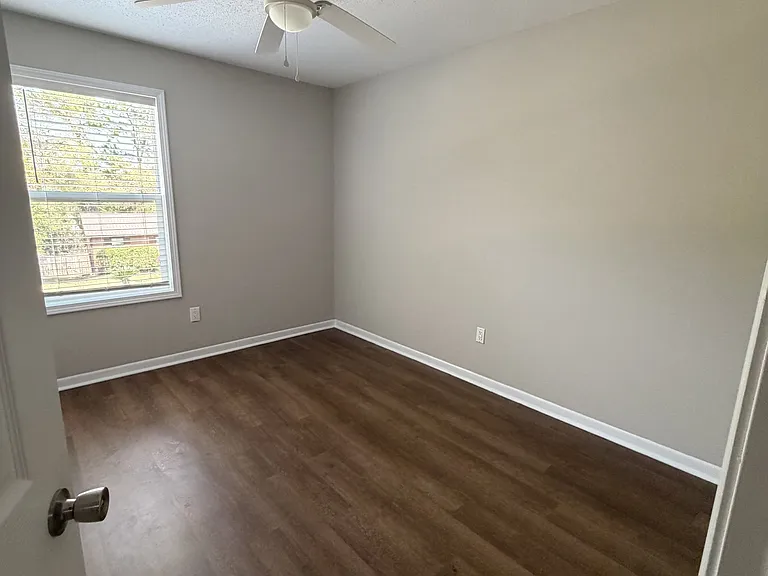 124 Hampton Dr #1 — Photo 11