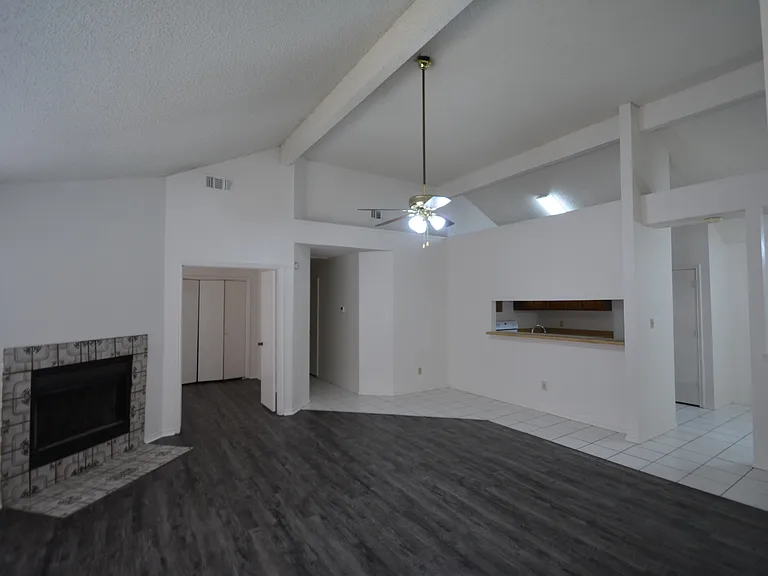 2508 Butterfield Dr — Photo 2