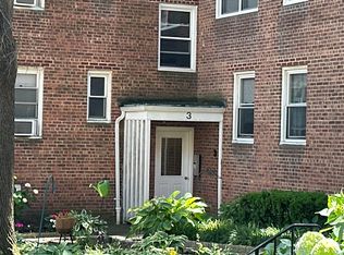 3 Edwards St, Roslyn Heights, NY 11577