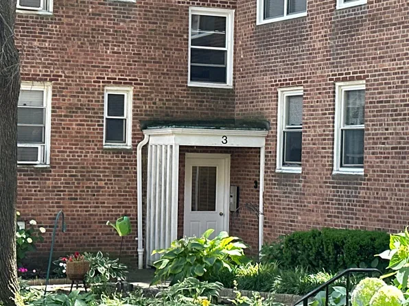 3 Edwards St, Roslyn Heights, NY 11577