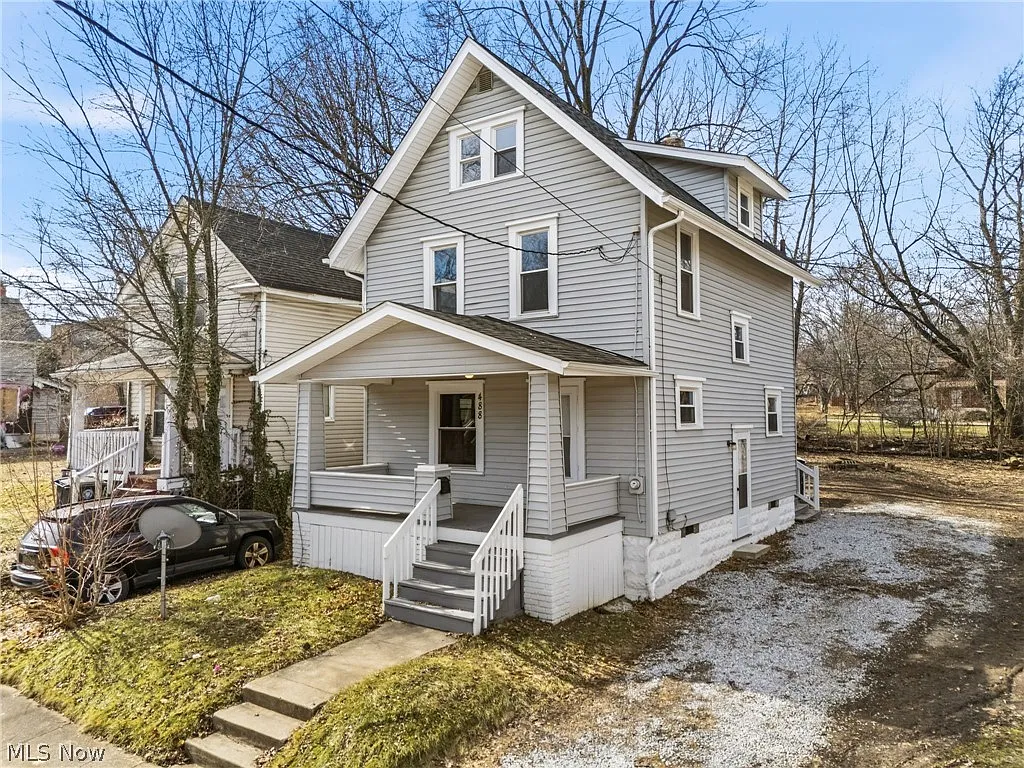 488 Alexander St photo 1