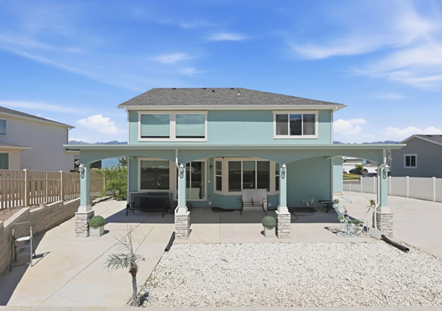 Large luxurious house with view of beautiful Utah Lake! — Photo 3