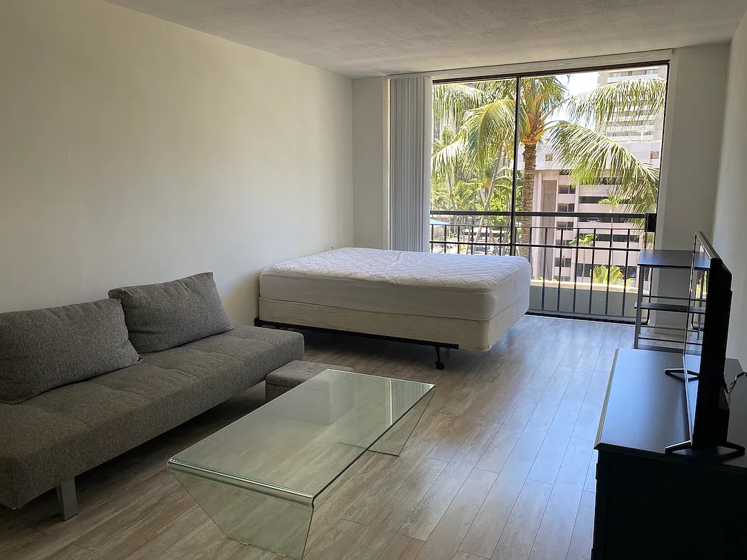 Studio, 309 sqft, $1,950 — Photo 1