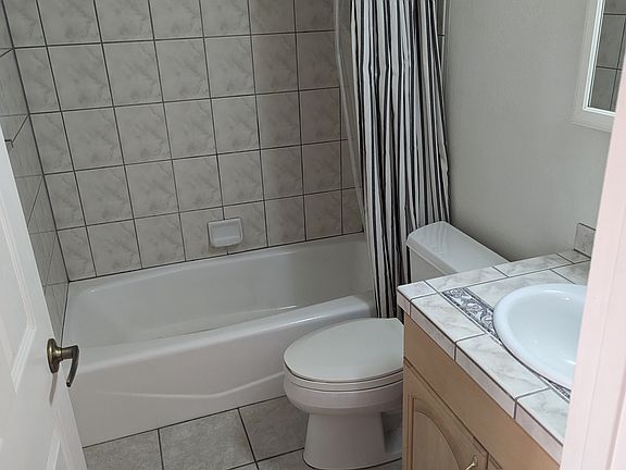 4th image of 1140 W Palm St