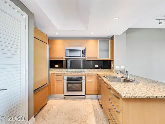 4th image of 322 Karen Ave Unit 403