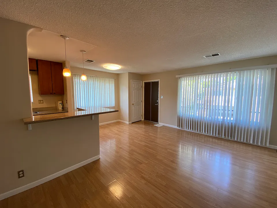 2118 Peppertree Way #4