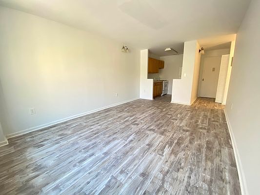 1st image of 829 Greenwood Ave APT 3R