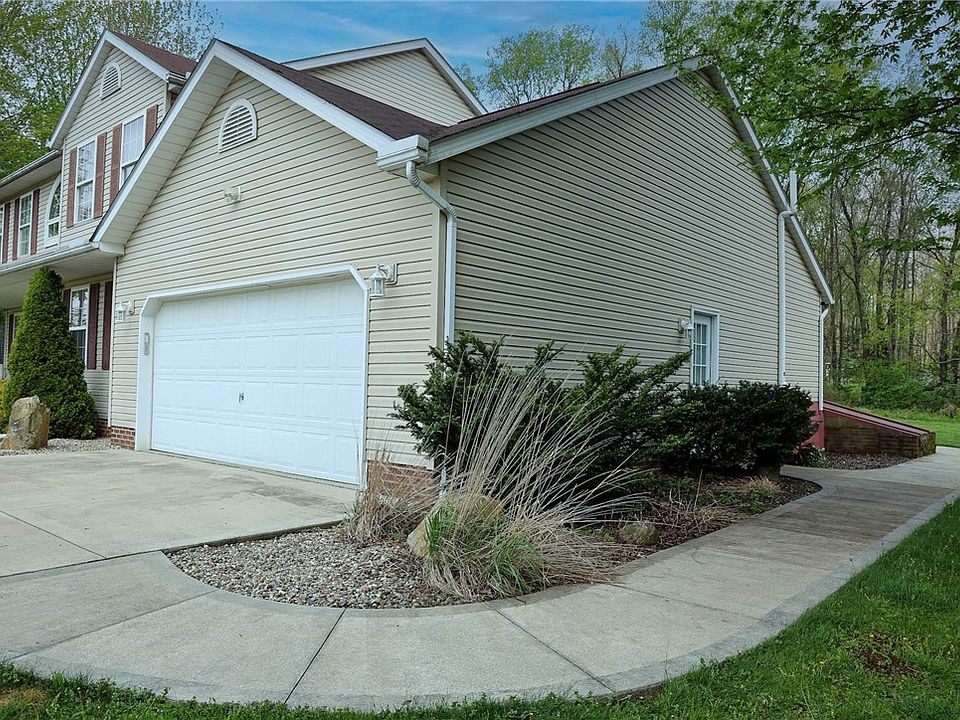 18 Blackberry Ln, Grove City, PA 16127 | Zillow