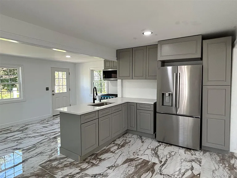 346 Meadow Ave — Photo 5