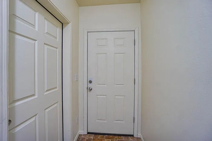1821 NE 88th Cir — Photo 3