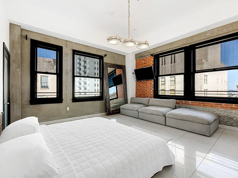 639 S Spring St #14C — Photo 18
