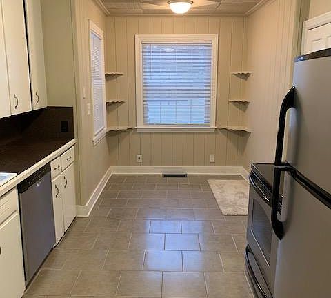 4th image of 1507 Cornell Dr SE
