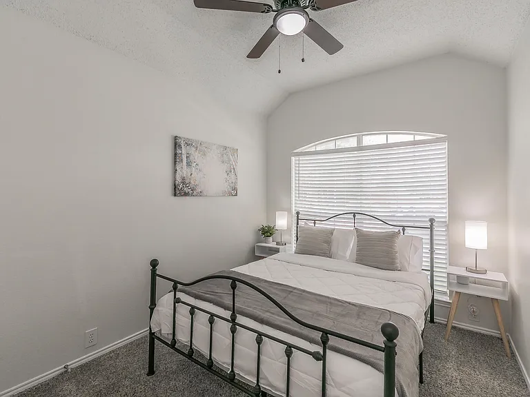 7017 Chateau Dr — Photo 9