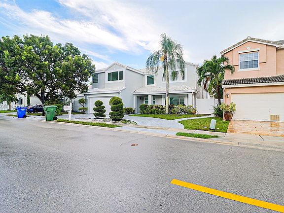 5th image of 10262 SW 9th Ln