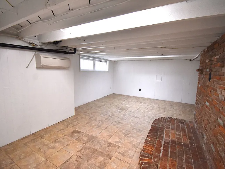 586 Grove St — Photo 25
