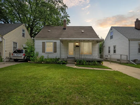 27226 Lawnwood St, Roseville, MI 48066