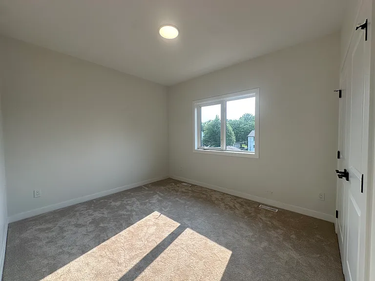 325 Lockwood St — Photo 17