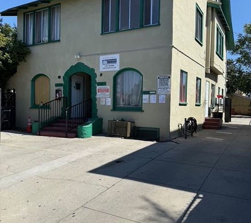 2nd image of 1128 E 49th St #1/2
