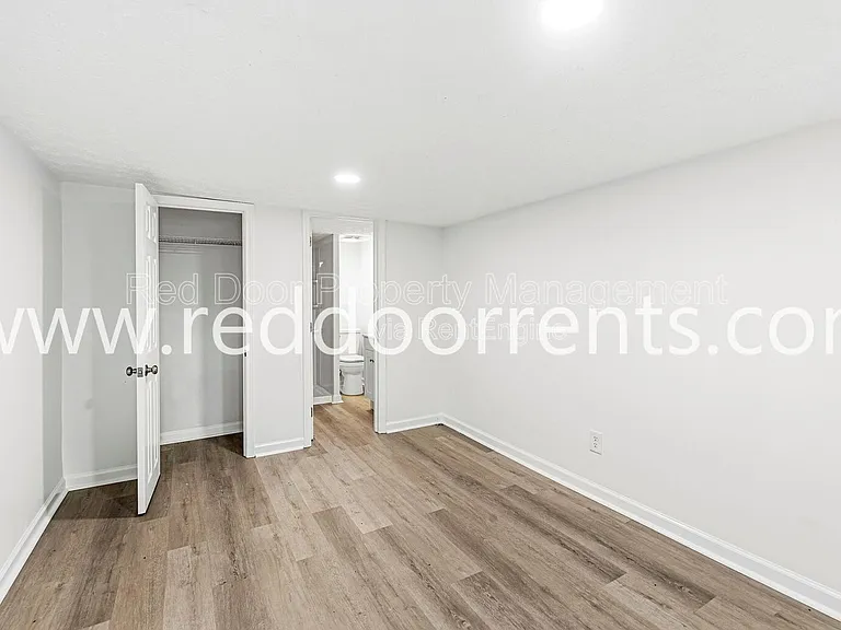 389 N Main St #F — Photo 6
