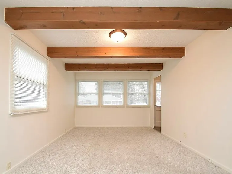 4526 Randolph St — Photo 10