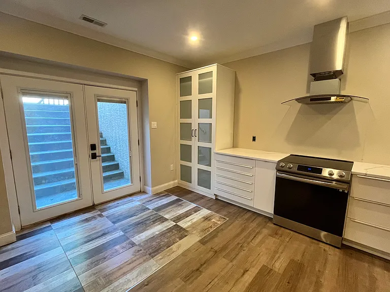 brand new kitchen and closet