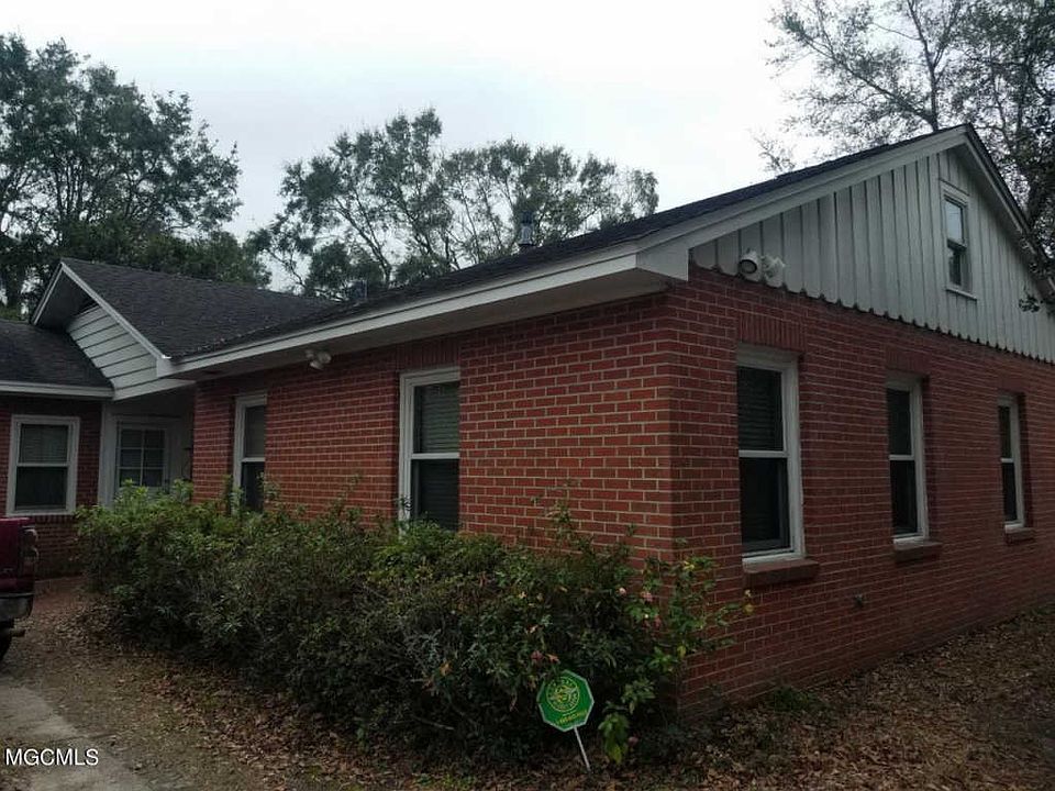 2nd image of 160 Connery Cir