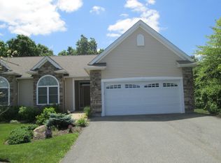 28 Meadow View Ct, Exeter, RI 02822