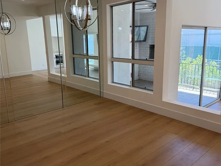 4807 Woodley Ave — Photo 13