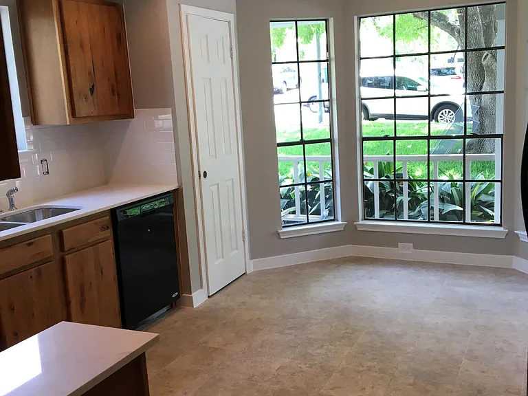 7806 Doncaster Dr — Photo 5