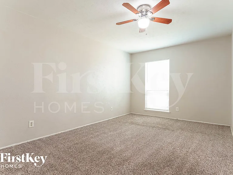 1316 Royal Oak Dr — Photo 16