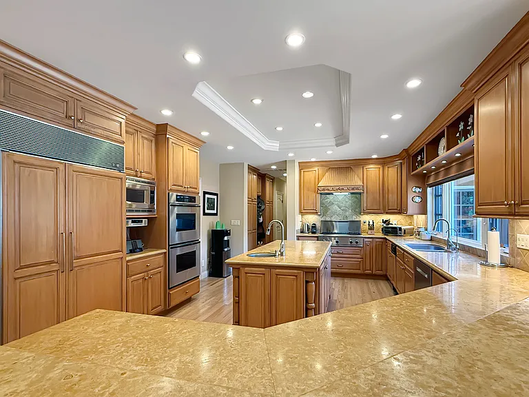1526 Hillview Dr — Photo 8