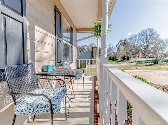 3rd image of 4714 Country Meadows Dr