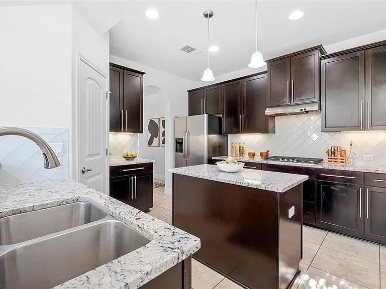 15201 Joseph Dr — Photo 14