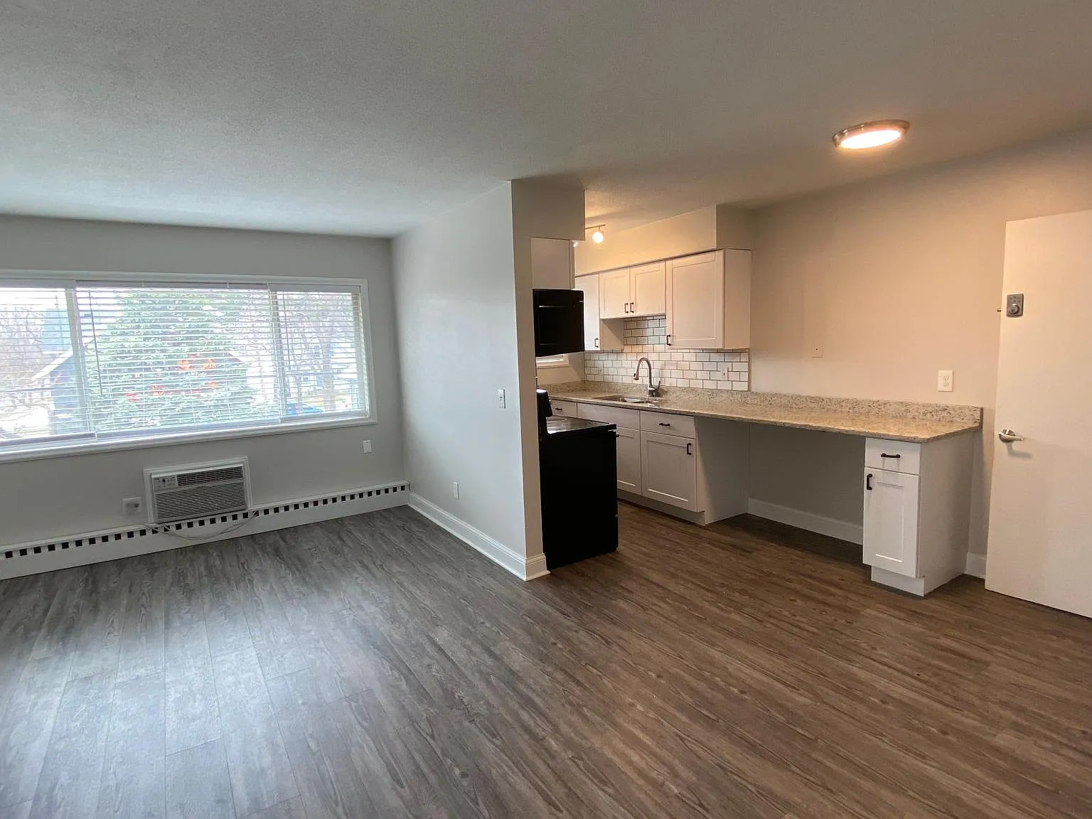2 bed, 900 sqft, $1,350 — Photo 3