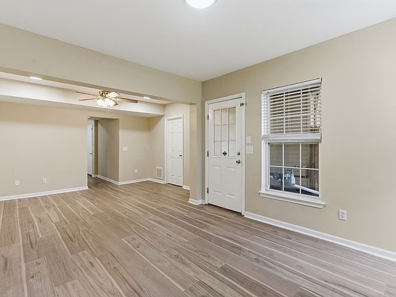 5th image of 658 Huffine Manor Cir