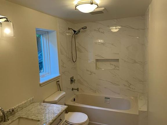 4th image of 206 Hawthorne Ave #206A