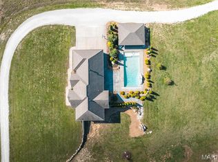 1100 Landon Rd, Bourbon, MO 65441