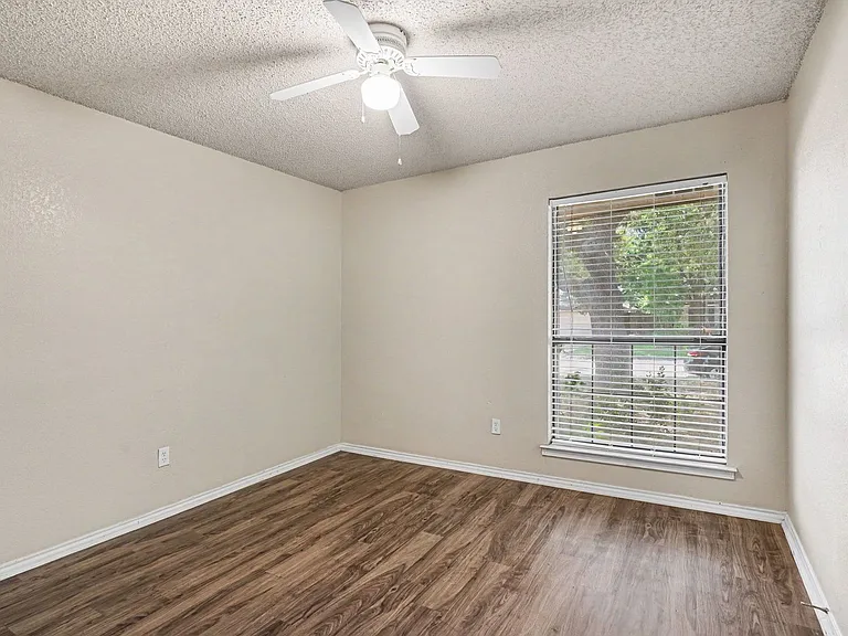 2608 Green Ridge St — Photo 18