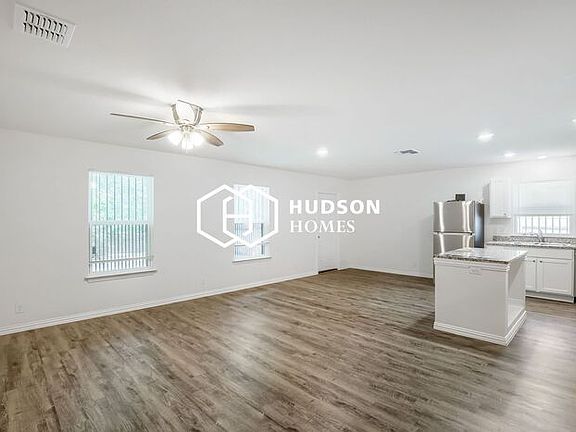 4th image of 458 Corliss St