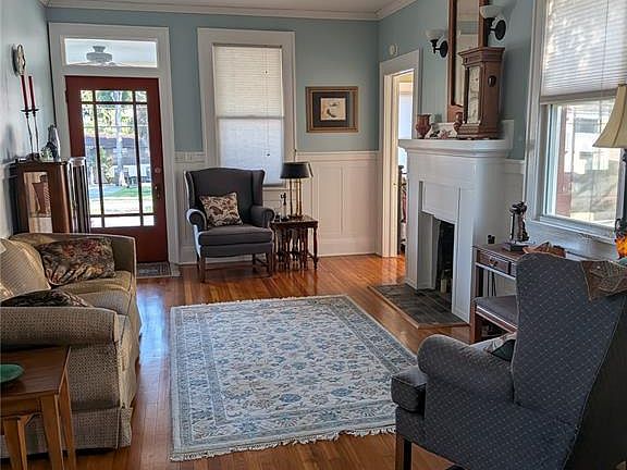 3rd image of 410 E PARK STREET