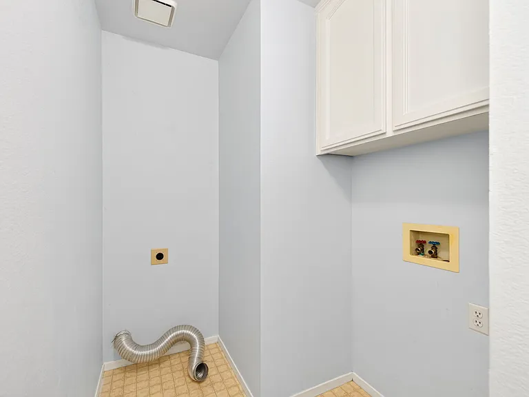 2476 N Berlin Ave — Photo 30