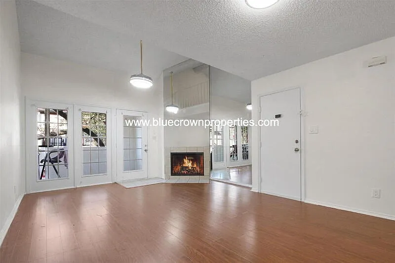 1 bed, 1.0 bath, 838 sqft, $1,350 — Photo 4