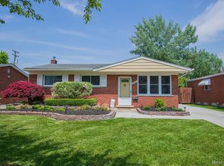 18621 Blue Island Ct, Roseville, MI 48066