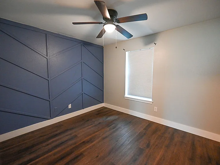 1705 N Cates St — Photo 13