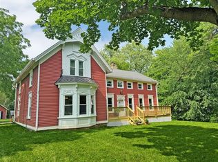 8516 W Mequon Rd, Mequon, WI 53097