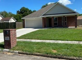1 Chuckwagon Ct, Angleton, TX 77515