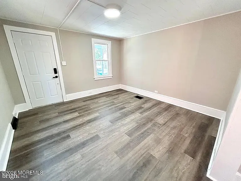 217 Wesley St — Photo 7