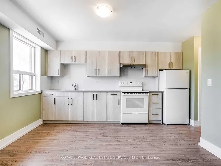 86 Givins St #UPPER — Photo 14